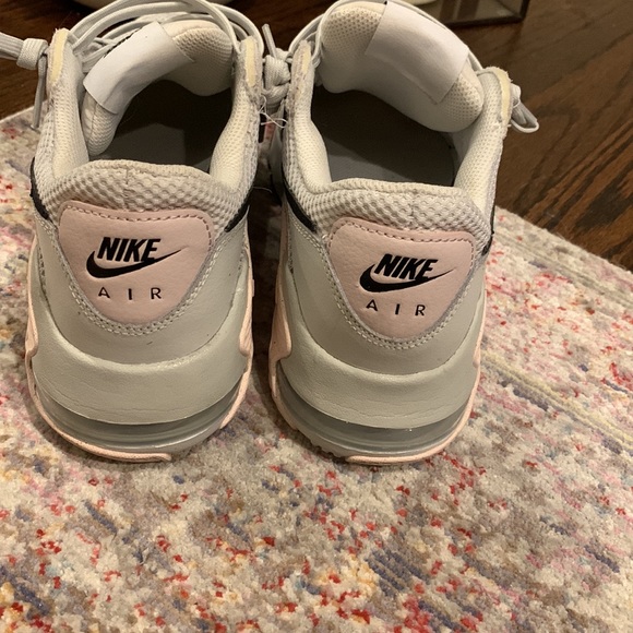 Women’s Nike Air Max - Picture 4 of 5